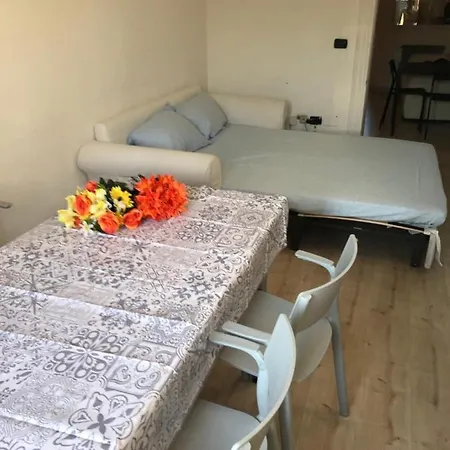 Charming 1-bed In Apartment *