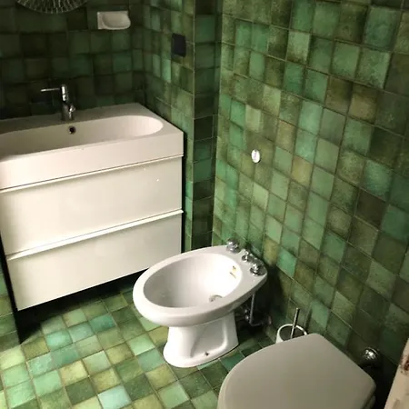 Charming 1-bed In Apartment *